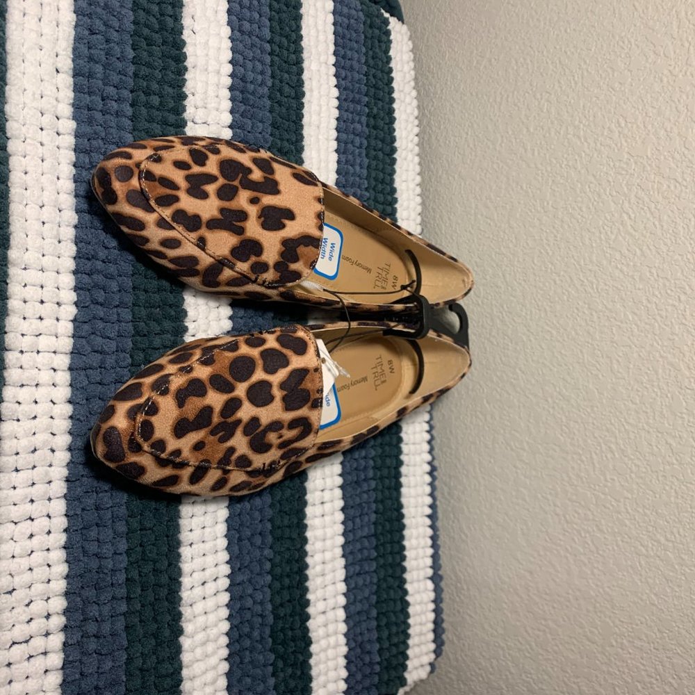 Time and Tru Women’s Animal Print Flats - Picture 3 of 11